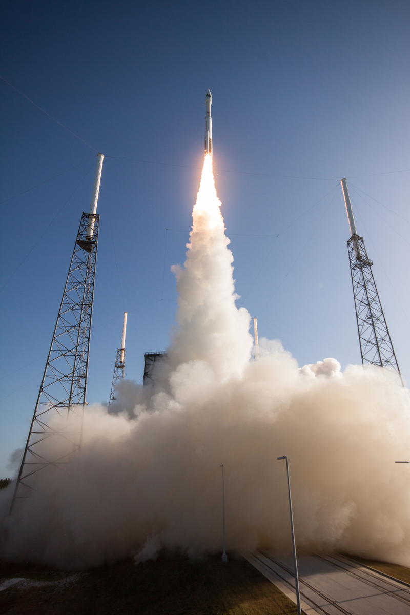 Illustration for article titled The World's Fastest Rocket Just Launched a Secret Spy Satellite